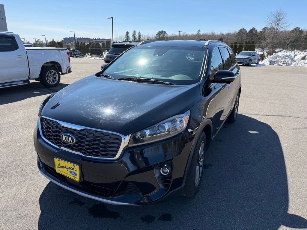 2019 Kia Sorento EX in Ebony Black — front three-quarter view